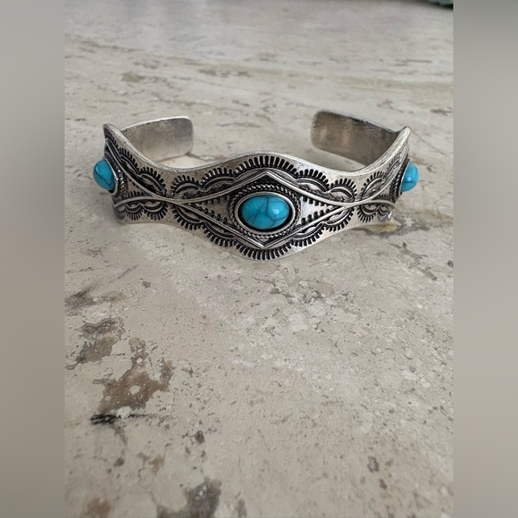 Jewelry - NWOT! Silver and Turquoise Western Cuff Bangle Bracelet